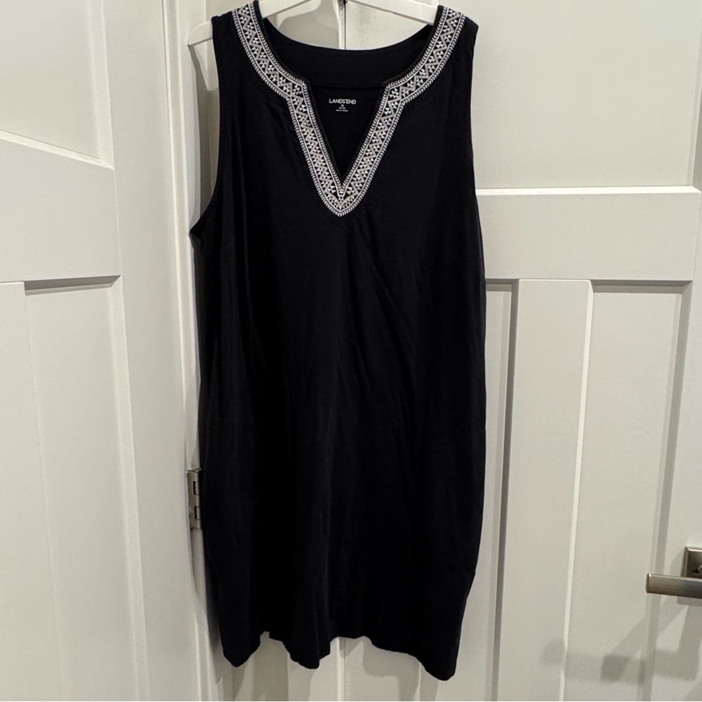 Lands' End Women's Sleeveless Crochet Applique V Neck T-Shirt Dress Black 1X